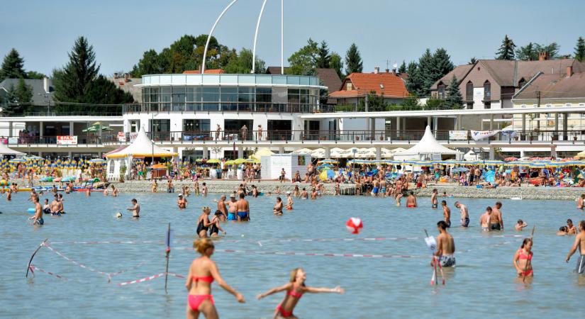 Jogszerűtlenül mondta fel a velencei önkormányzat a strandot elkerítő cég szerződését