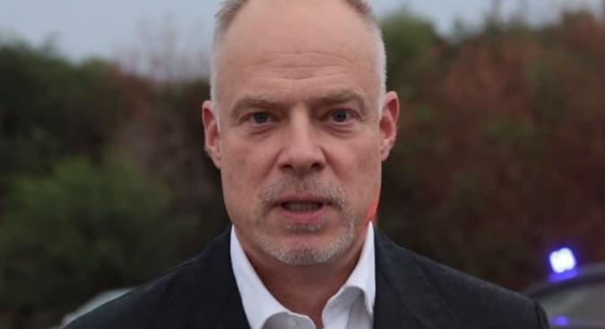 Hat raklapnyi konzervet vitt Libanonba Szalay-Bobrovniczky Kristóf honvédelmi miniszter