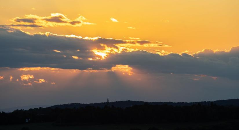 Szürke, párás reggel után napfényes délután vár ránk