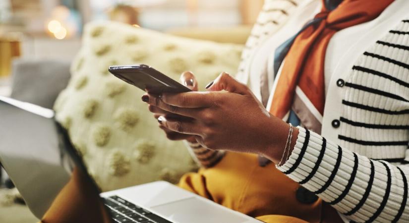 Egy nő rájött, a párjának van egy második telefonja, majd jött a sokk