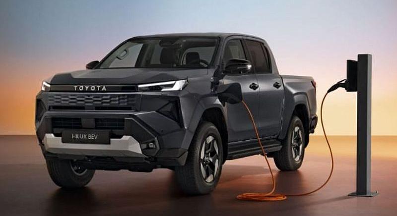 Nincs olyan hajtáslánc, amit az új Toyota Hilux ne kapna meg