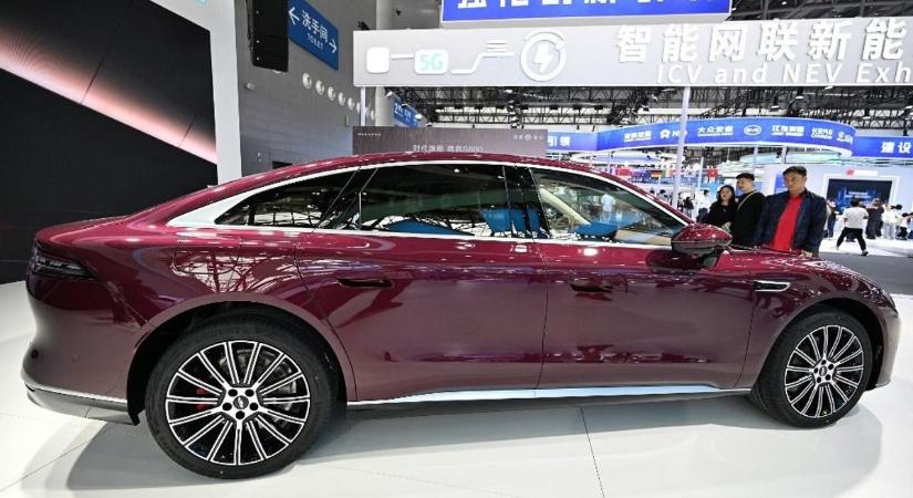 Betört a magyar piacra az új kínai autógyártó, sorra nyitja üzleteit – meglepő hajtáslánccal kerülnének a topba