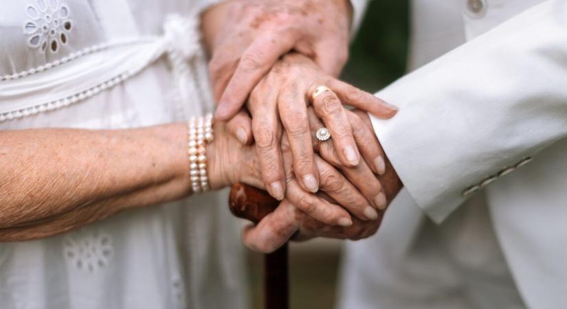 20 éve járja a vidéket egy 90 éves nyugdíjas volt katona a feleségével