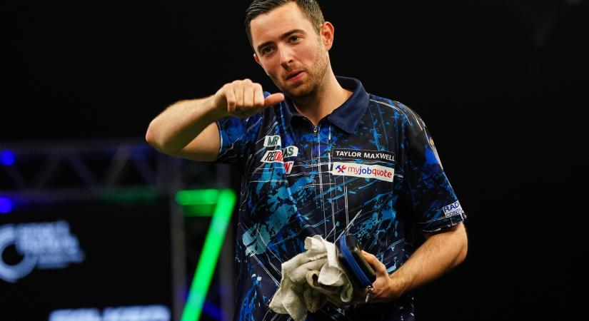 Kilencnyilast dobott a dartsvilágbajnok