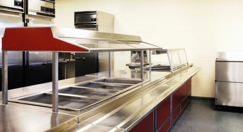 Tömeges megbetegedések Veresegyházon: megszólalt a közétkeztető cég