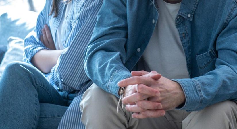 Otthon ülő férj, túlórázó feleség – kirobbant a családi vita