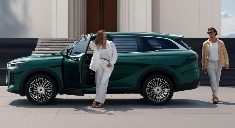 428 lóerős hatalmas 7 üléses kínai SUV érkezett Magyarországra