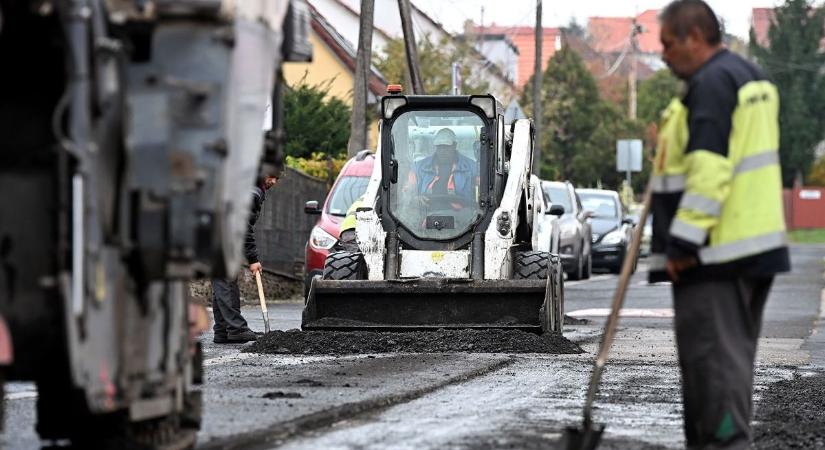Folytatódik a kátyúzás, újra aszfaltoztak több utcát is Egerben
