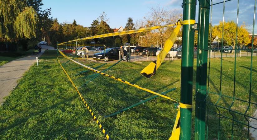 A velencei strandra kerítést építő cégnek adott igazat a bíróság az önkormányzattal szemben