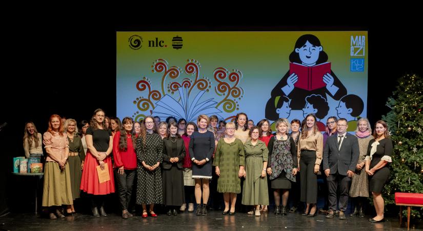 Átadták a Mesélő Pedagógus és Könyvtáros Díjakat – a mesék erejét ünnepelték szombaton a Marczibányi téren