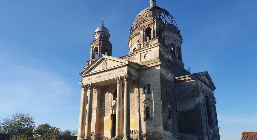 Lesz-e csoda Papdon? – Megmentenék az esztergomi bazilika mintájára épült Csávossy-mauzóleumot