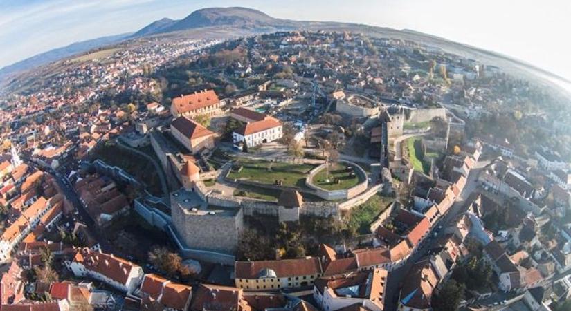 Eger új terminátorainak nincs ki a négy kerekük: kukákba, kertekbe is dobják őket, de csak némán nyelnek