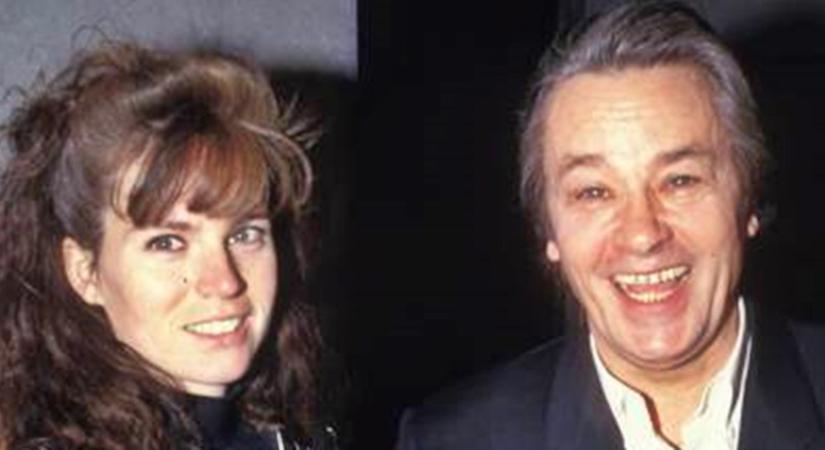 Így néz ki napjainkban Alain Delon gyerekeinek anyja – Az 58 éves Rosalie ma is kirobbanó formában van