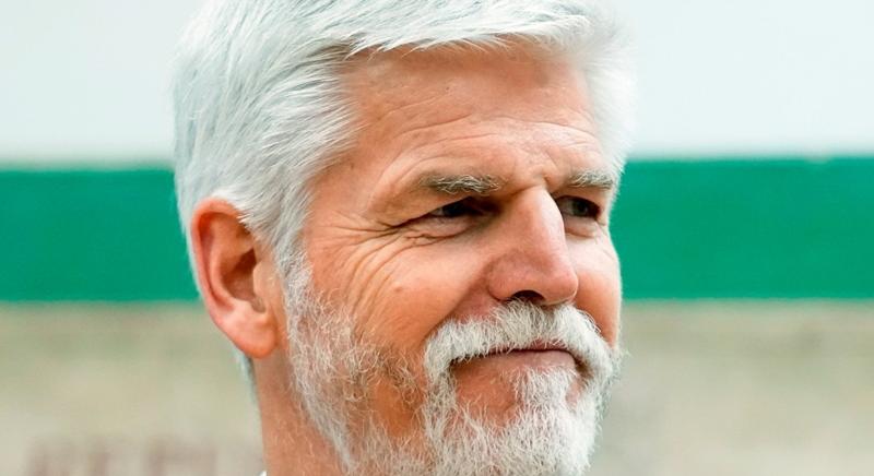 Cseh államfő: az ukrán zászlóknak továbbra is a középületeken kellene maradniuk