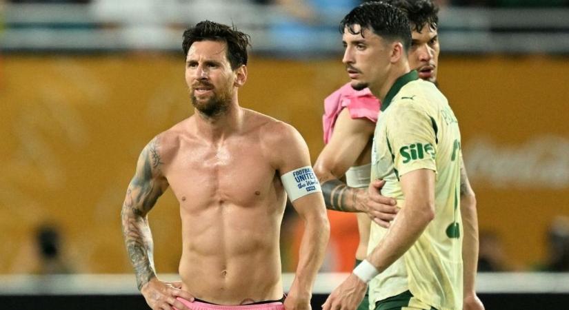 Épp egy szerelmes videót vett fel a pár, majd a háttérben elsétált Messi – a többi történelem (VIDEÓ)