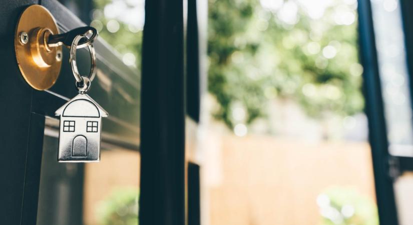 Lecsapott a lakásmaffia: a Balatonnál és Budapesten is loptak ingatlanokat, egy férfi számlájáról 293 millió forintnyi eurót utaltak ki hamis megbízással