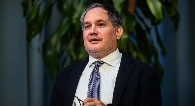 Hiába az OTP panasza, a kormány megüzente: mindenkinek jár a készpénz