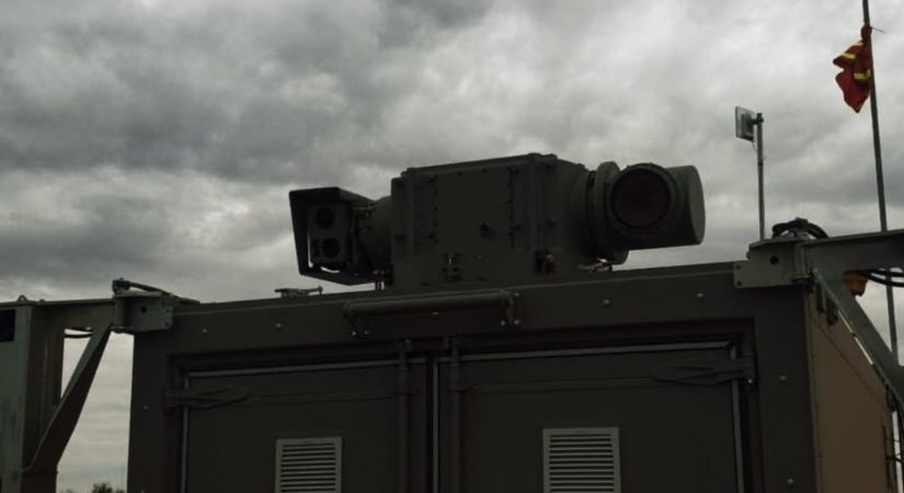 Az ukránoknak és az oroszoknak is kellene: egy töltéssel 200 drónt szed le egy új lézerfegyver