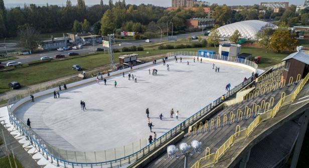 Pénteken nyit a pécsi műjégpája!