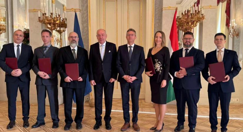 Hét debreceni kapott egyetemi tanári kinevezést