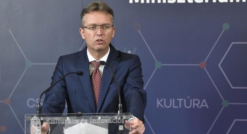 Hankó Balázs: A brüsszeli identitásromboló politika káros