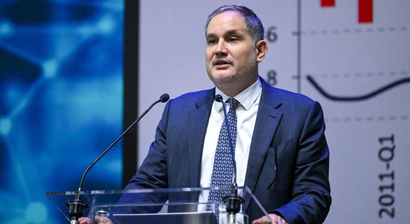 Megemeli a kormány a költségvetési hiányt és a bankadót