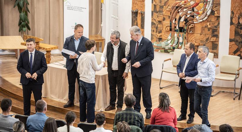 A tanulmányi versenyek legjobbjait jutalmazták Csíkszeredában