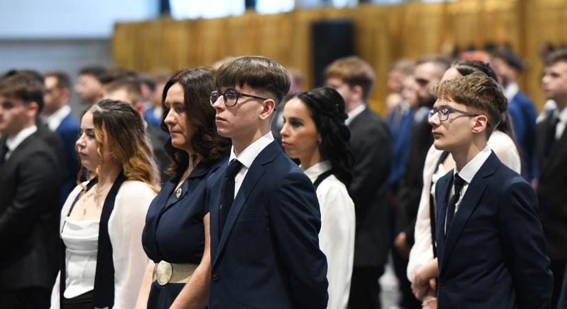 Könnyek és mosolyok a Mátészalkai Gépészetin – ilyen volt a szalagavató!