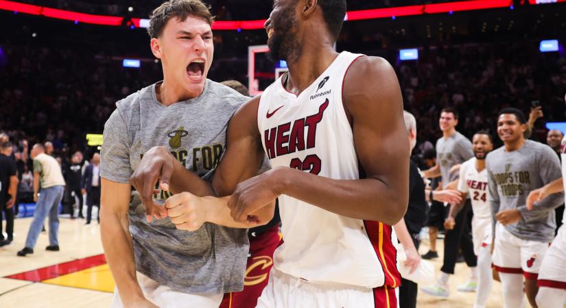 Ennél látványosabb meccsnyerő nincs: az utolsó pillanatokban zsákolt óriásit az NBA-sztár