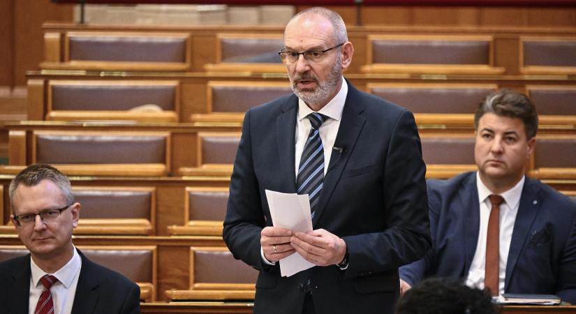 A mostani nyugdíjkiegészítést a novemberi nyugdíjakkal együtt szerdától utalják