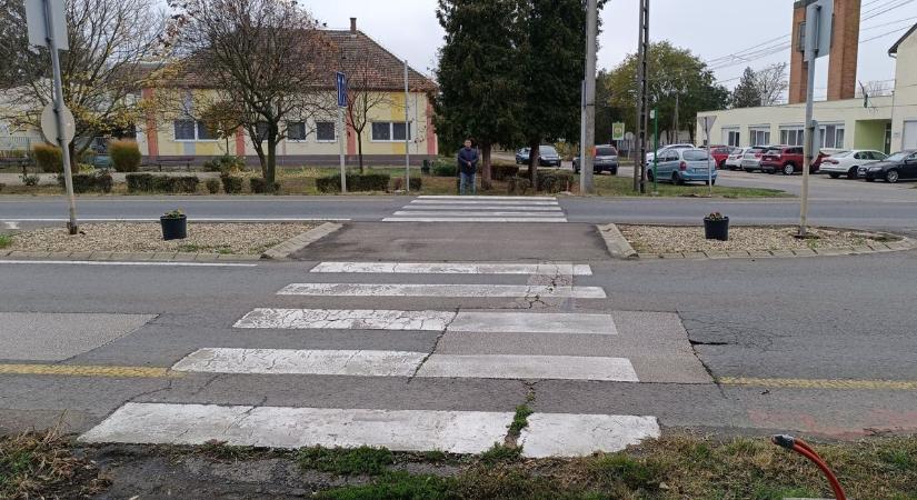 Különleges eszköz védi a gyalogosokat – pénzbe sem került, a polgármester nyerte