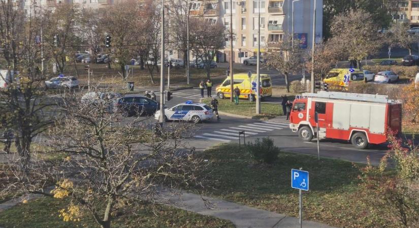 Karambol a város közepén – akadozhat a forgalom