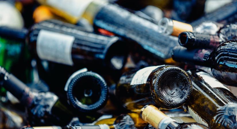 Nagy a baj: tényleg eltűnhetnek ezek az italok a magyar boltokból?