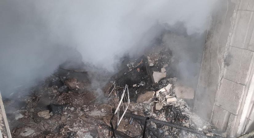 Tűz ütött ki egy társasházban, a lakókat evakuálták