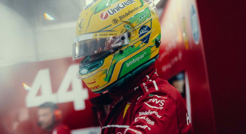 Elkann beleszállt a Ferrari-pilótákba, Hamilton reagált: „Kiállok a csapatom mellett”