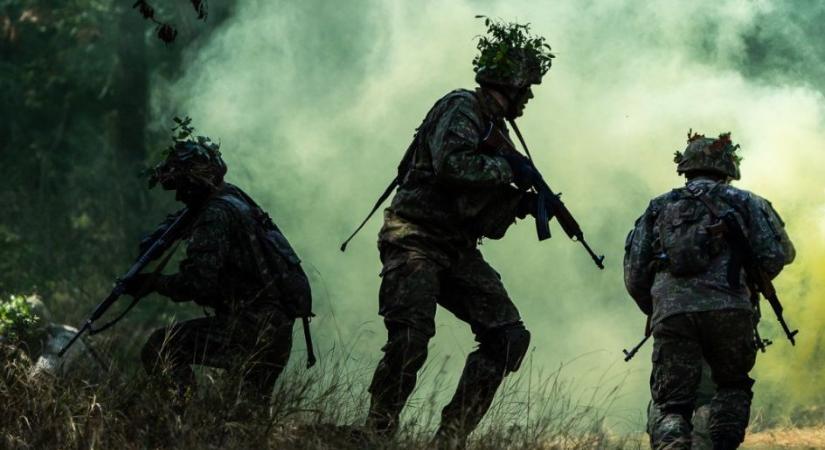 Éleslövészet és harcászati gyakorlat Hajdúhadházon