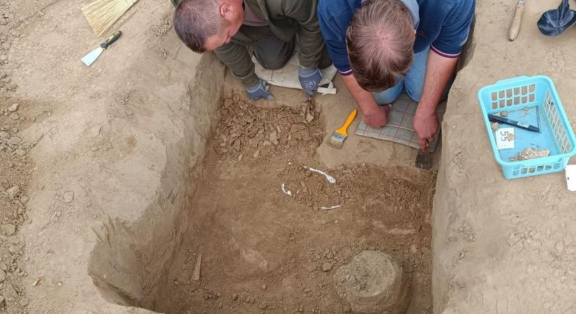 Elképesztő leleteket találtak a szabolcsi temetődombon