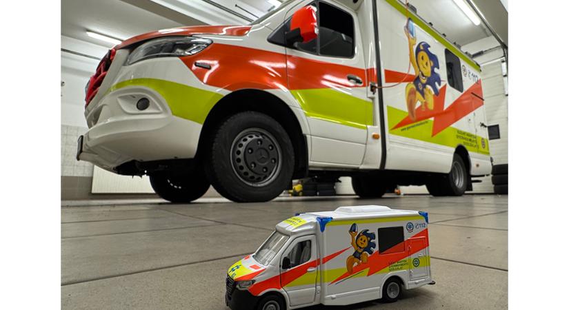 Rohamkocsit a fa alá!