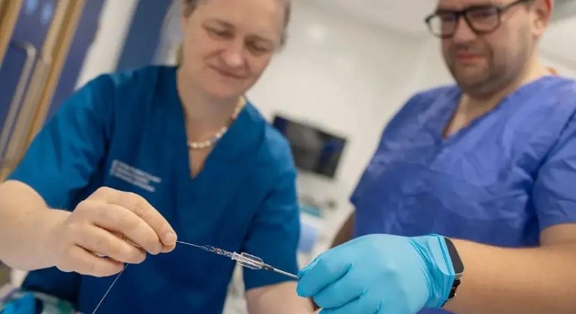 6800 kilométerről vette ki a vérrögöt az agyból egy speciális robot, új esélyt kaphatnak a stroke-betegek