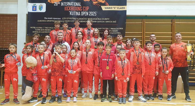 Záporoztak az érmek a 26. Nemzetközi Kutina Open kick-box versenyen