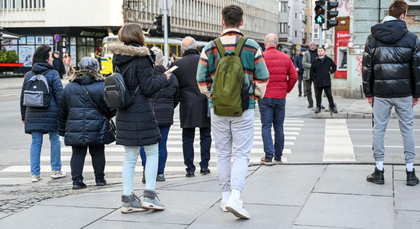 Járdaőr a TikTokon – a fiatal, aki pontozza a gyalogosokat, és milliók hálásak érte