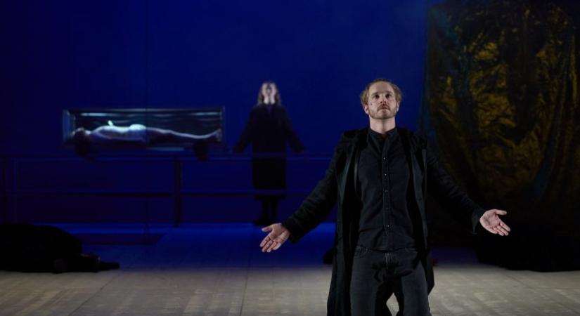 Sikerdarabokkal emlékeznek a rendszerváltásra a kolozsvári színházban