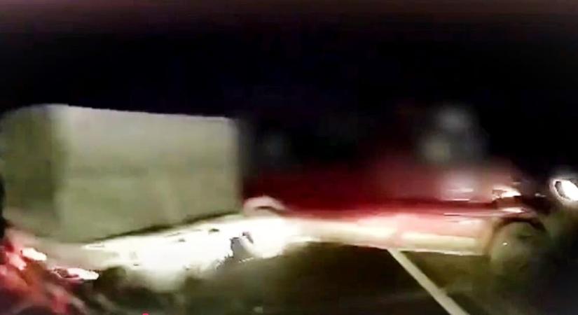 Videó: súlyos balesetet okozott egy román autós az M1-esen