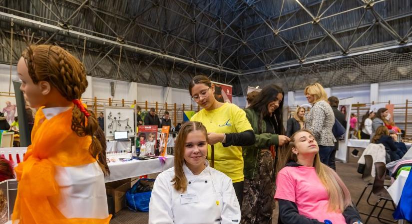 Rengeteg diák a zalai pályaválasztási kiállításon – fotókon a sikeres rendezvény!