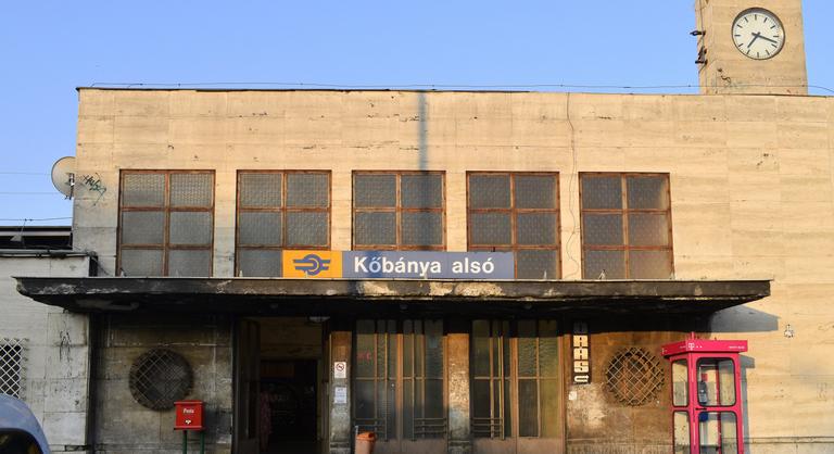 Ráncfelvarráson esik át a Kőbánya-alsó vasútállomás