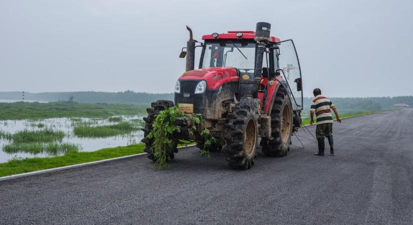 Nem csak a köd veszélyes – ősszel a sár is gyilkolhat az utakon