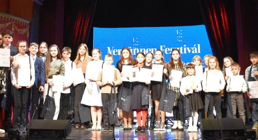 Vajdaságiak sikere a Versünnep Alapítvány rendezvényén