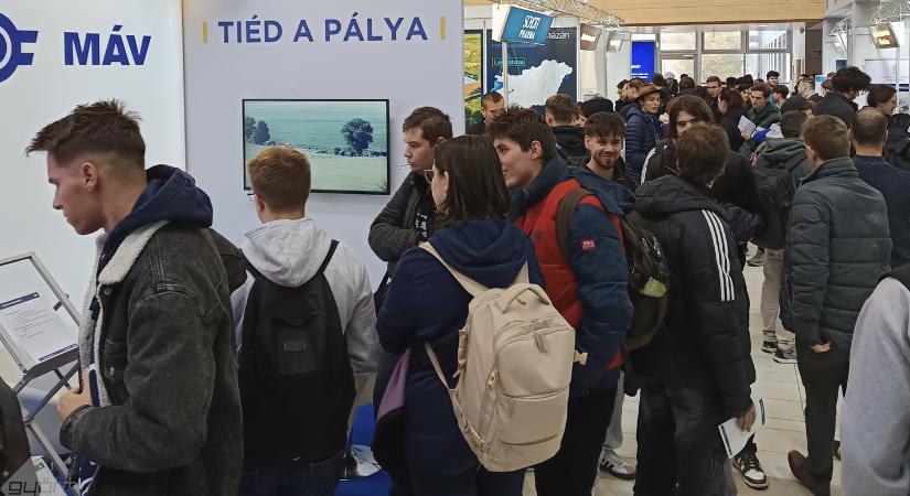 SZE: Teltházas volt az őszi állásbörze