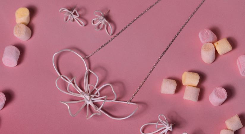 Ezüstbe foglalt önszeretet – egy különleges ékszerkollekció, ami a szívhez vezet