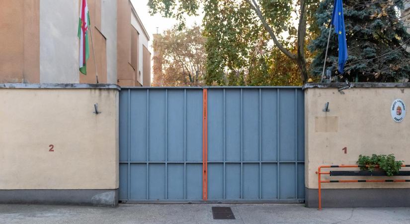 Több mint százmillió forintos pénzmosással is meggyanúsították a Szőlő utcai javítóintézet volt igazgatóját és társát